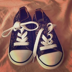 Converse chuck Taylor’s size 6